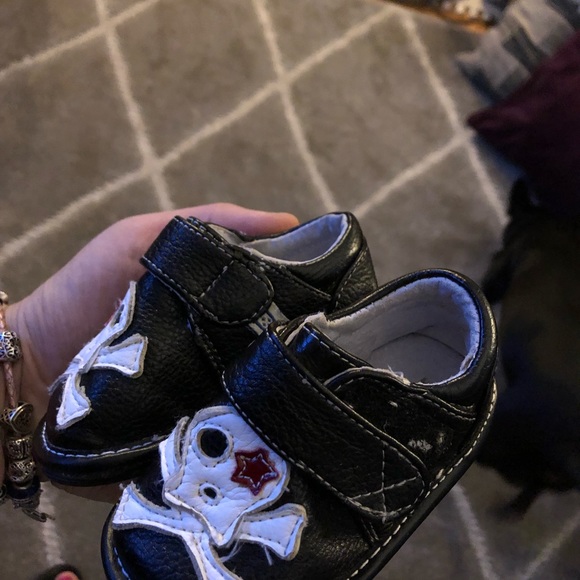 Jack and Lily skull leather baby shoes / 5 1/4 inches long / never worn - Picture 5 of 6
